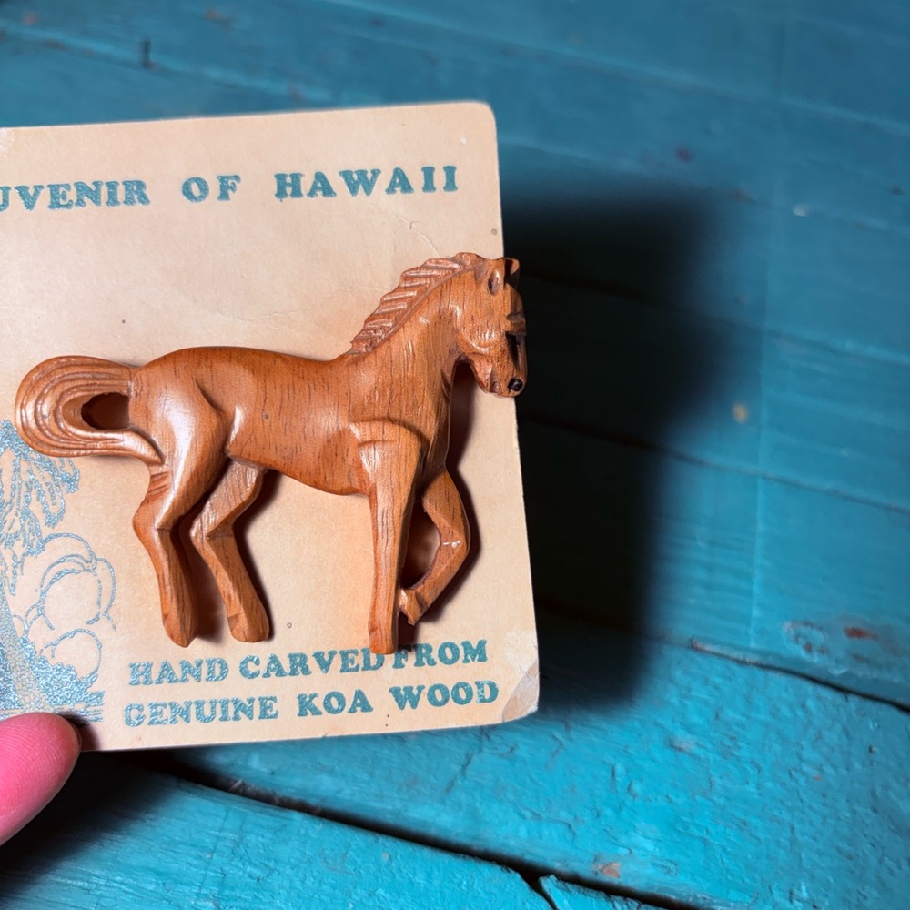 Vintage Koa Wood Horse Brooch Hand Carved Made in Hawaii - Picture 9 of 9